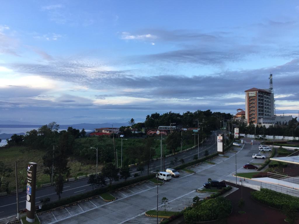 Wind Residence With View Of Taal Lake Tagaytay City Dış mekan fotoğraf