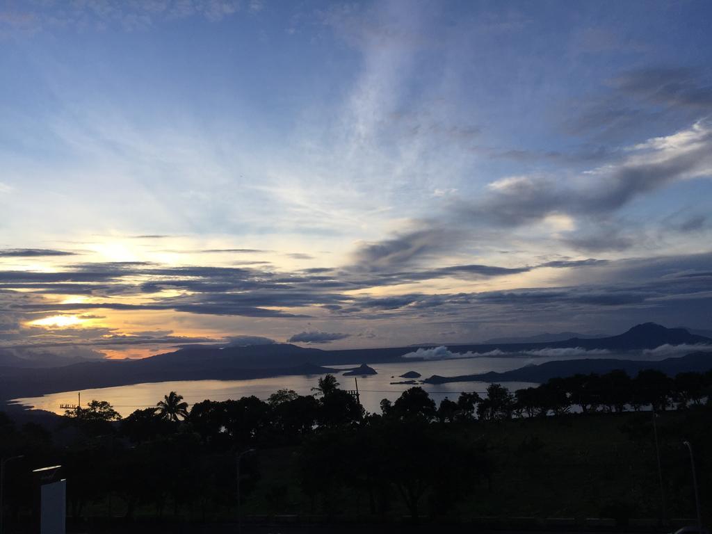 Wind Residence With View Of Taal Lake Tagaytay City Dış mekan fotoğraf