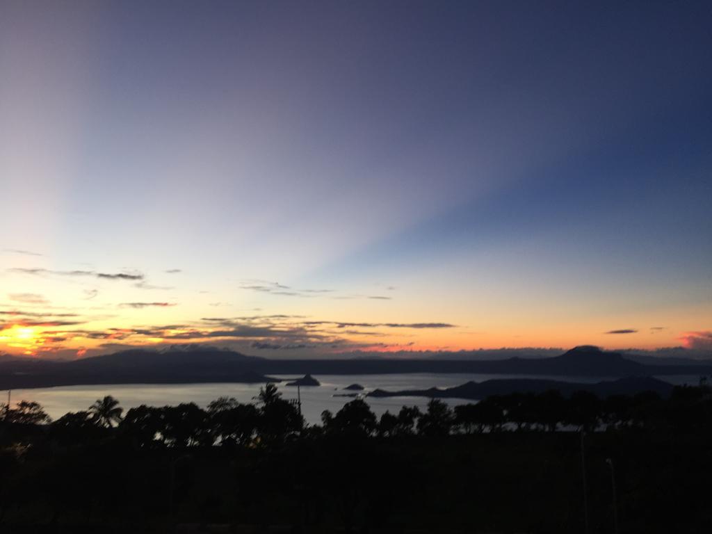 Wind Residence With View Of Taal Lake Tagaytay City Dış mekan fotoğraf